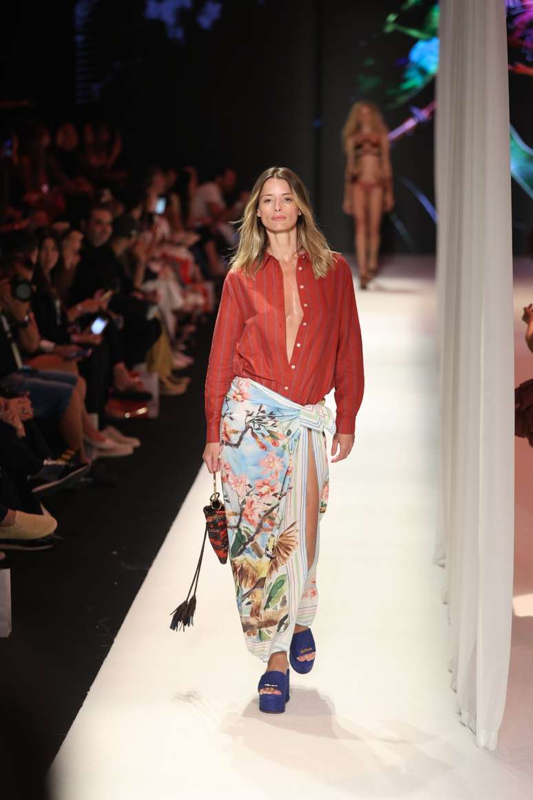 Fl&aacute;via Lucini no desfile da Salinas no Rio Fashion Week 