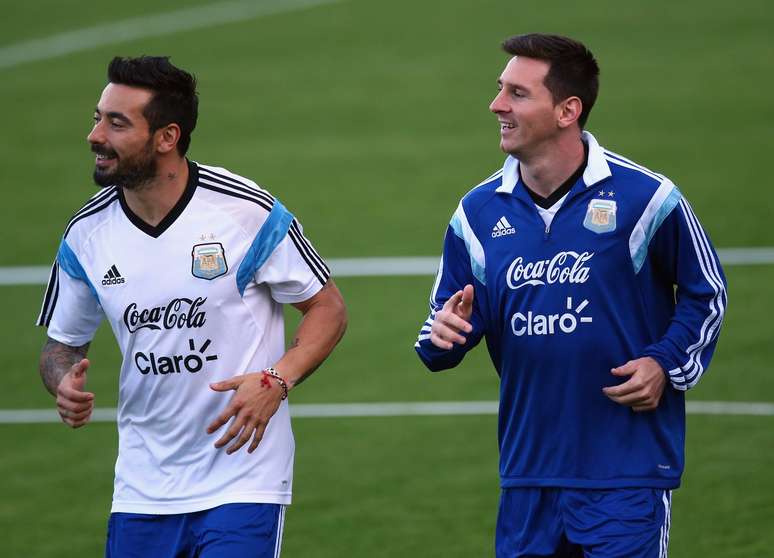 Ezequiel Lavezzi e Lionel Messi treinando juntos em Vespasiano, Minas Gerais, durante a Copa do Mundo de 2014 