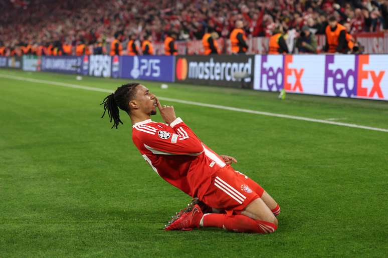 Michael Olise comemora gol marcado contra o Real Madrid, na volta das quartas de final da Champions 
