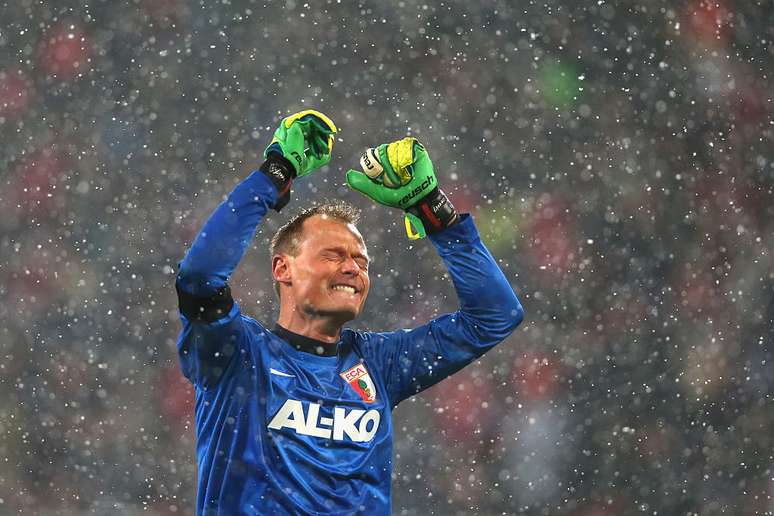 Alex Manninger, 48, &agrave; &eacute;poca com a camisa do Augsburg, da Alemanha; ex-goleiro morreu nesta quinta-feira, 16, na &Aacute;ustria