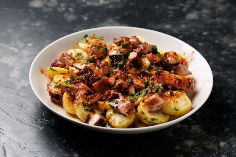 Salada morna de polvo com batata 