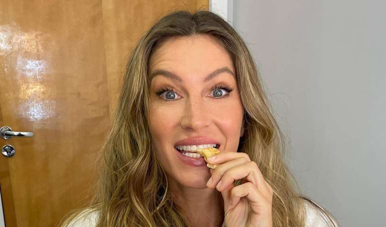 Gisele Bündchen எடை இழக்க விரும்புவோருக்கு ஒரு சிறந்த கலப்பான் வாழை ரொட்டியை கற்பிக்கிறார்: செய்முறையில் சர்க்கரை இல்லை மற்றும் பசையம் இல்லாதது.