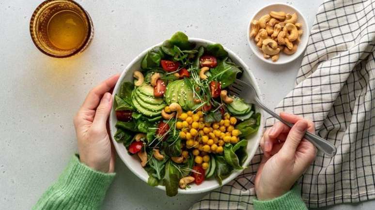 Se voc&ecirc; consumir alimentos ricos em fibras, n&atilde;o sentir&aacute; fome por mais tempo e ir&aacute; comer menos, reduzindo o risco de obesidade
