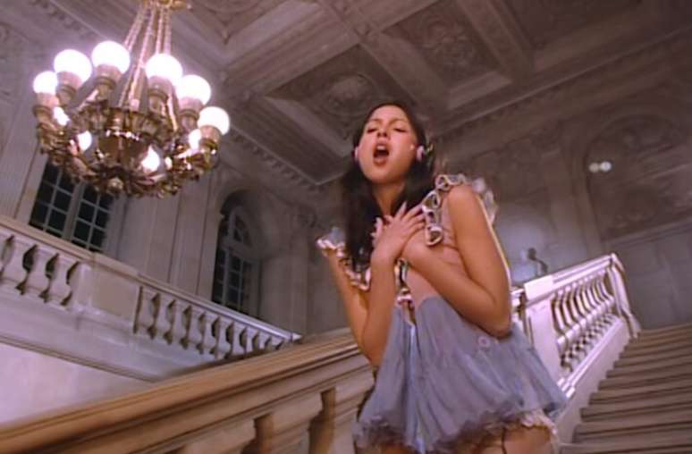 Novo single abre a divulga&ccedil;&atilde;o do terceiro &aacute;lbum da cantora, previsto para junho