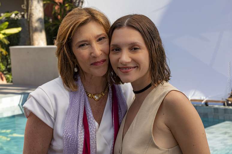 Beth Goulart e Lorena Comparato s&atilde;o m&atilde;e e filha em O Advogado de Deus
