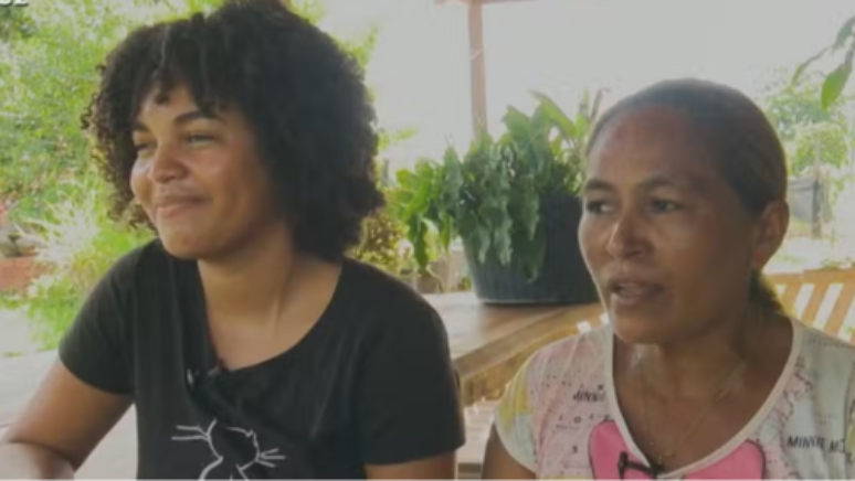 Iandra Reis ao lado da m&atilde;e Francisca