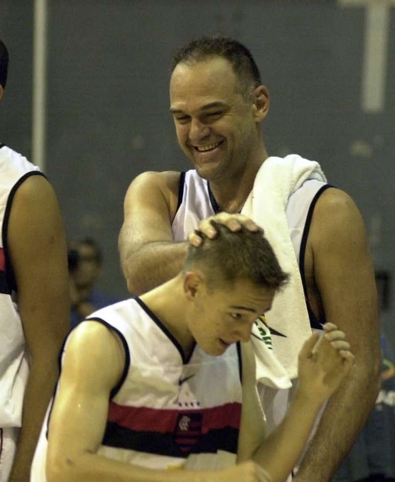 Oscar e Felipe Schmidt em jogo pelo Flamengo 