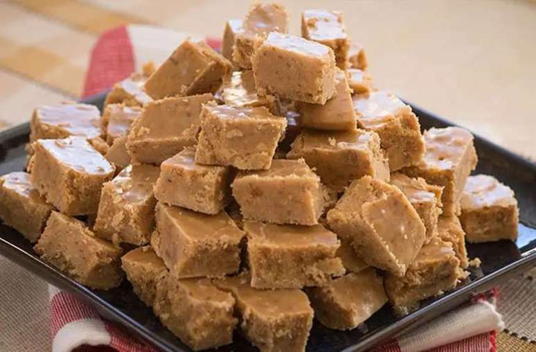 அமுக்கப்பட்ட பாலுடன் வேர்க்கடலை கொக்காடா.