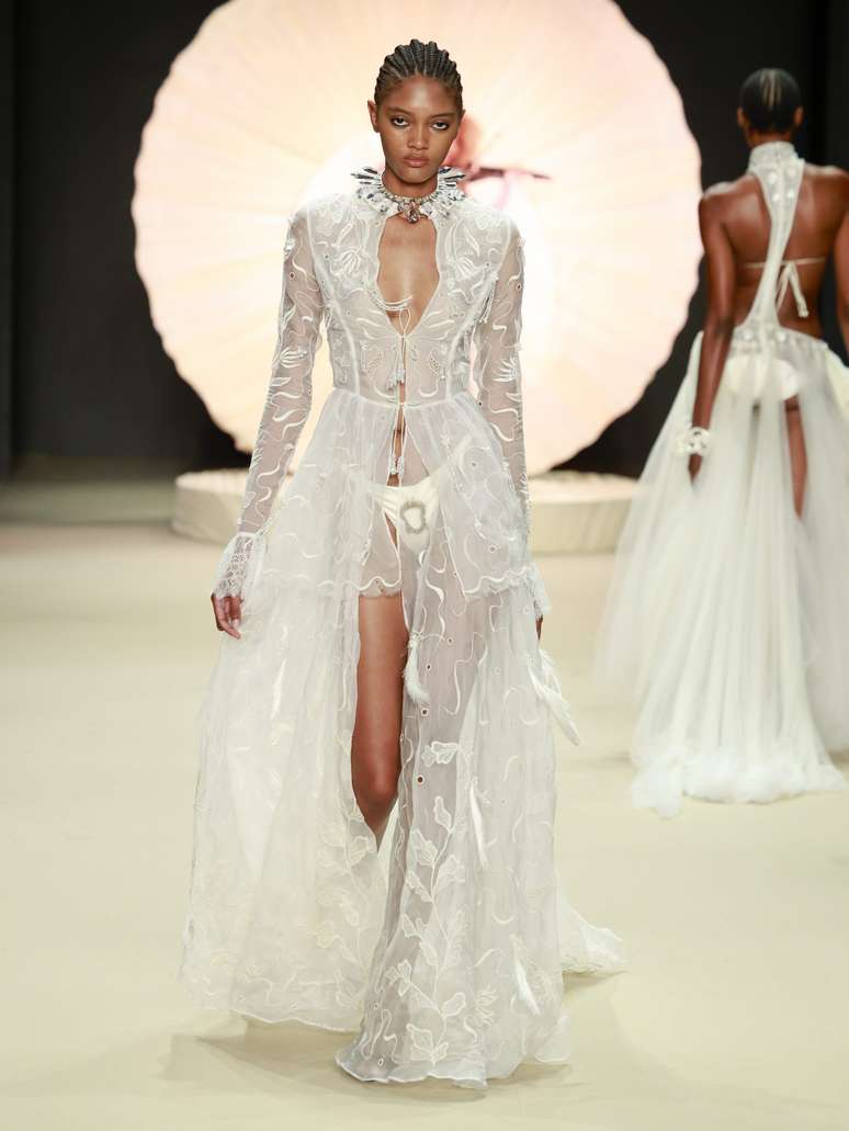 Desfile de Hel&ocirc; Rocha 