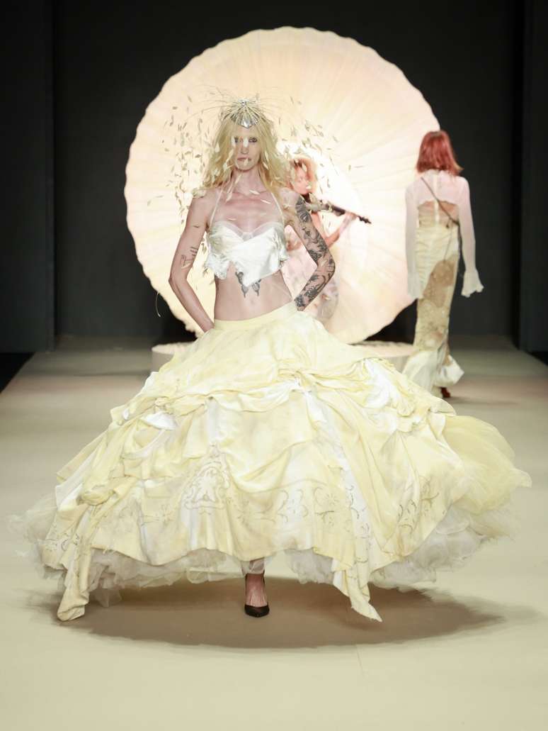 Desfile de Hel&ocirc; Rocha 