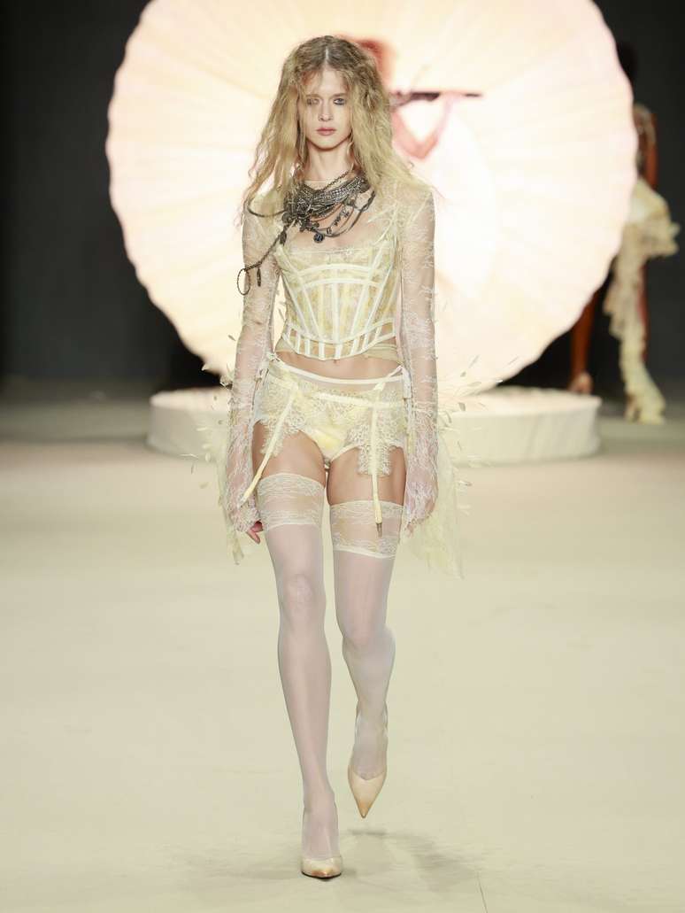 Desfile de Hel&ocirc; Rocha 