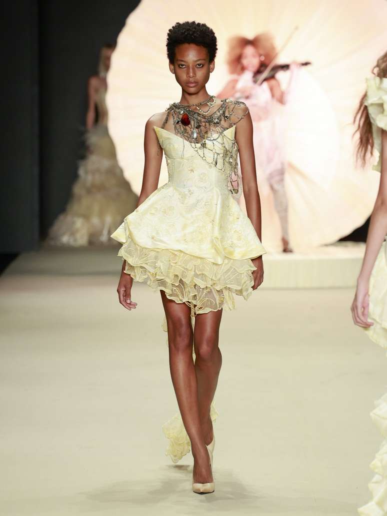 Desfile de Hel&ocirc; Rocha 