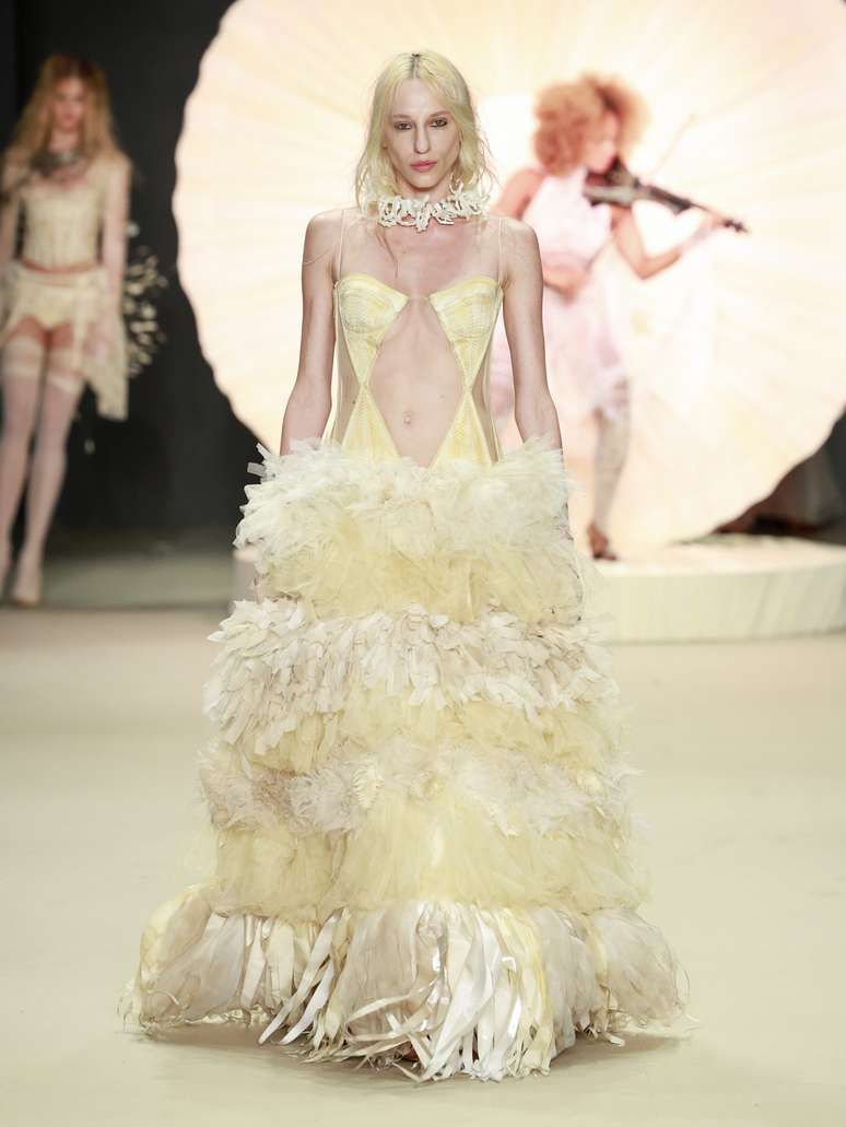 Desfile de Hel&ocirc; Rocha 