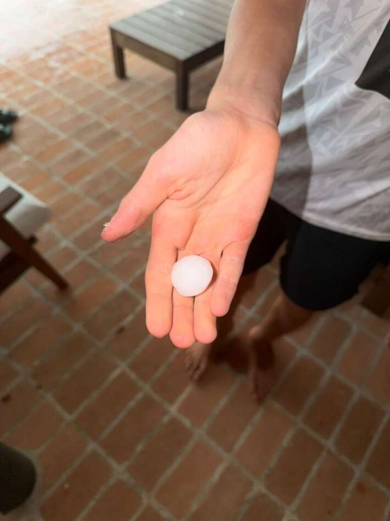 Cidades do interior, entre elas, Mairinque, registraram temporal com granizo neste s&aacute;bado, 18