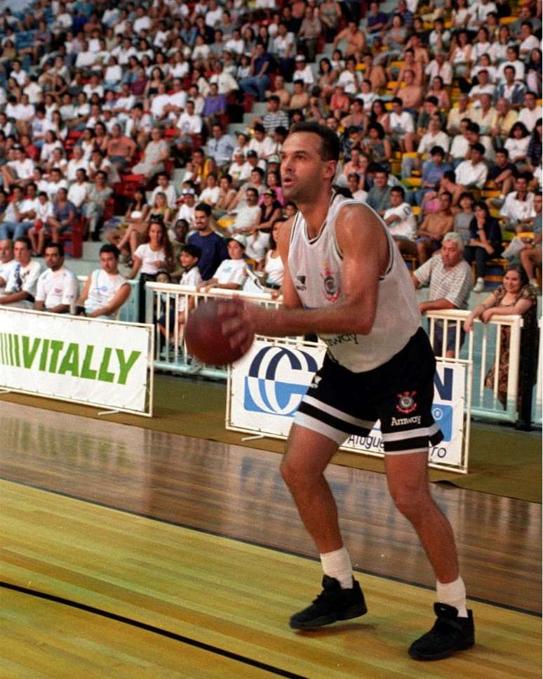 Oscar Schmidt em partida com o Corinthians &ndash; 