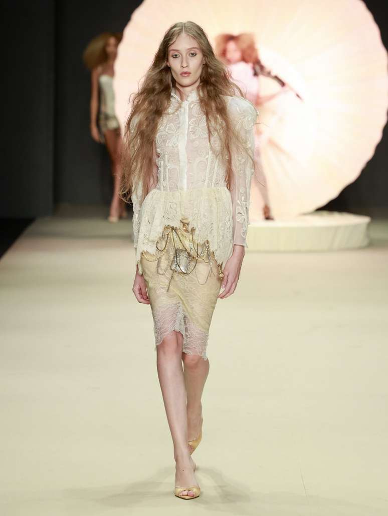 Desfile de Hel&ocirc; Rocha 