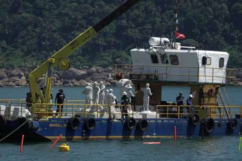 Dia da submers&atilde;o das esculturas no centro de visita&ccedil;&atilde;o subaqu&aacute;tico.