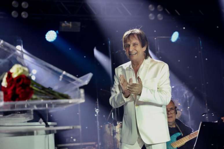 ఏప్రిల్ 2023లో సిరియో లిబానెస్ హాస్పిటల్‌లో బెనిఫిట్ డిన్నర్ సందర్భంగా రాబర్టో కార్లోస్.