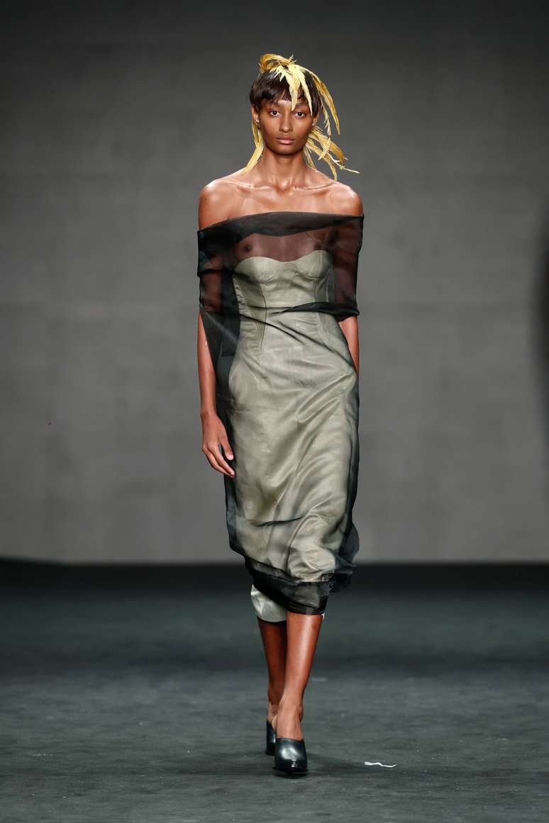 Desfile de Lucas Le&atilde;o 