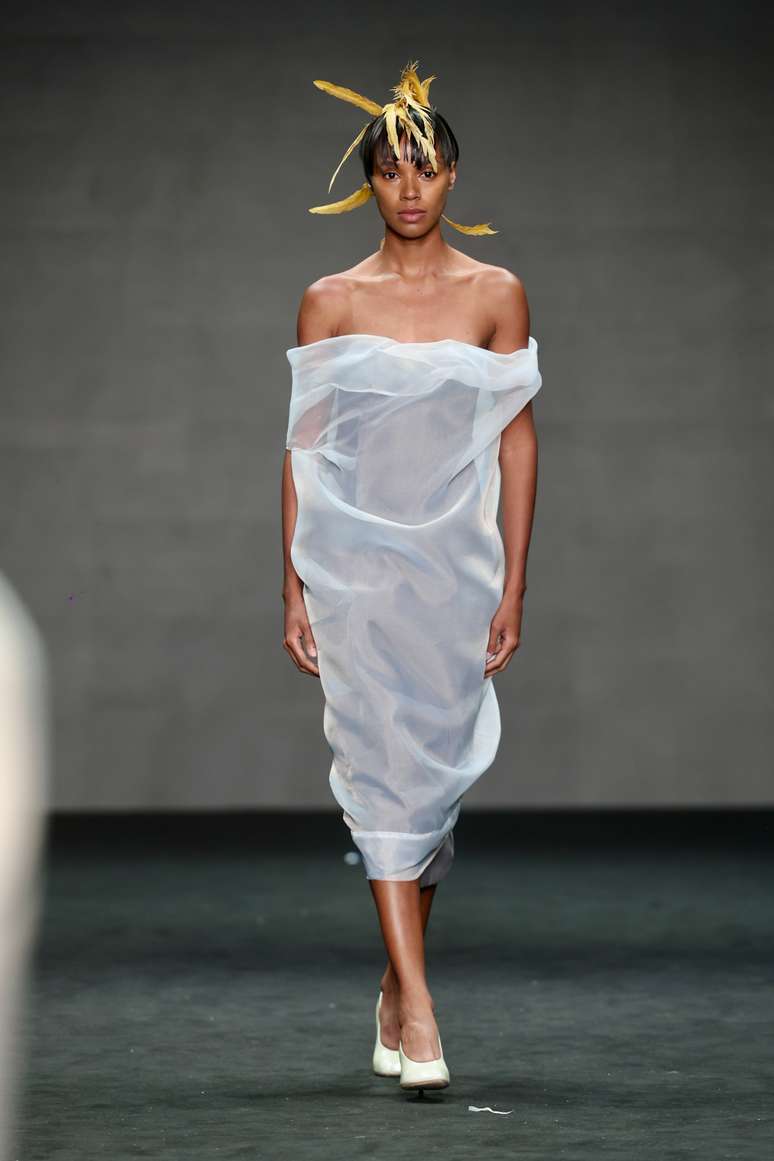 Desfile de Lucas Le&atilde;o 