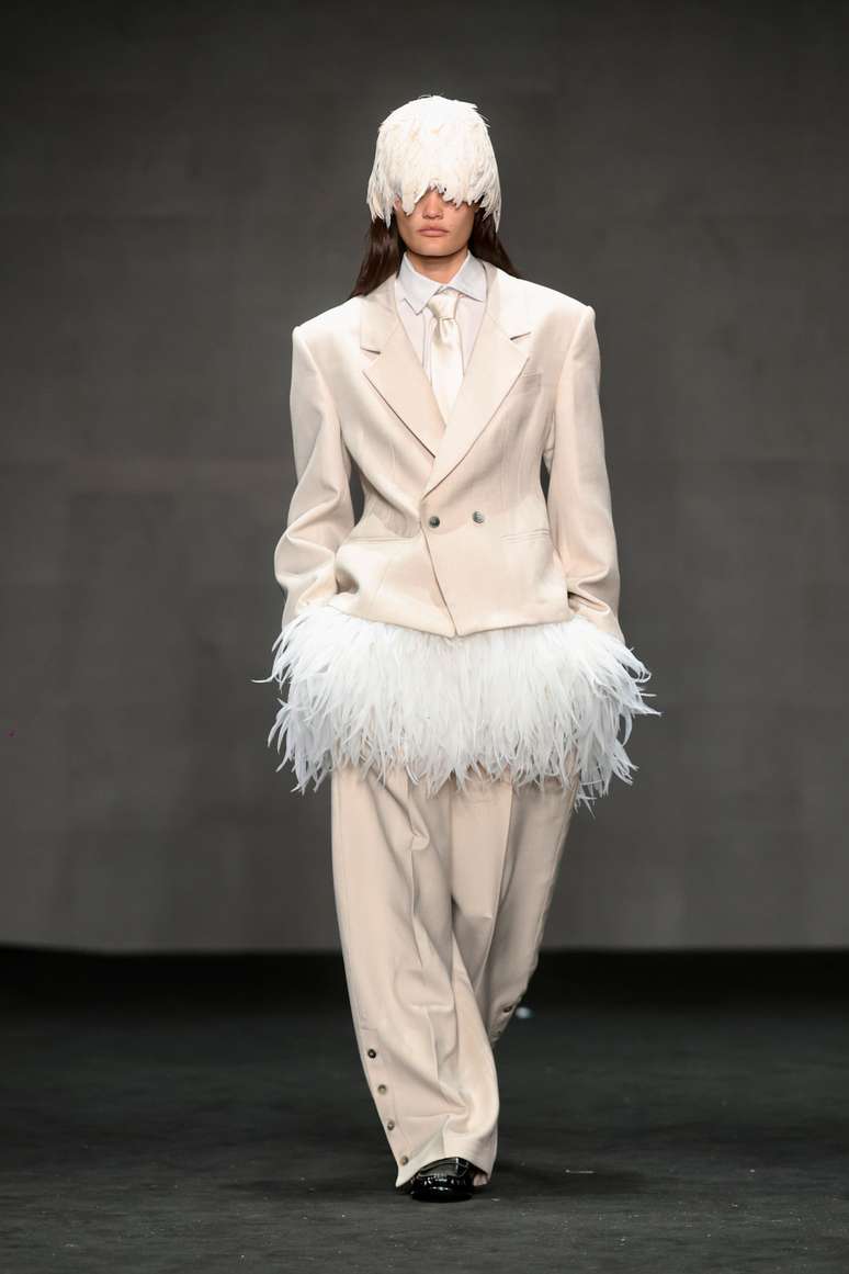 Desfile de Lucas Le&atilde;o 