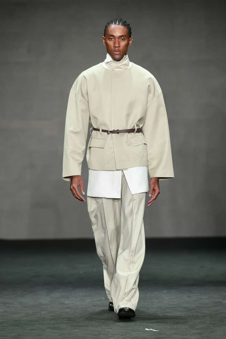 Desfile de Lucas Le&atilde;o 