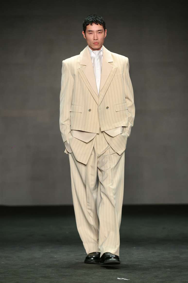 Desfile de Lucas Le&atilde;o 