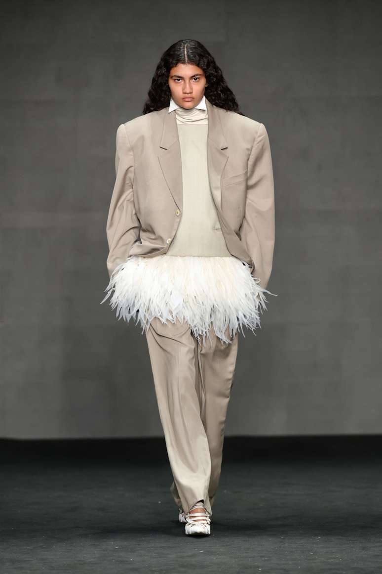 Desfile de Lucas Le&atilde;o 