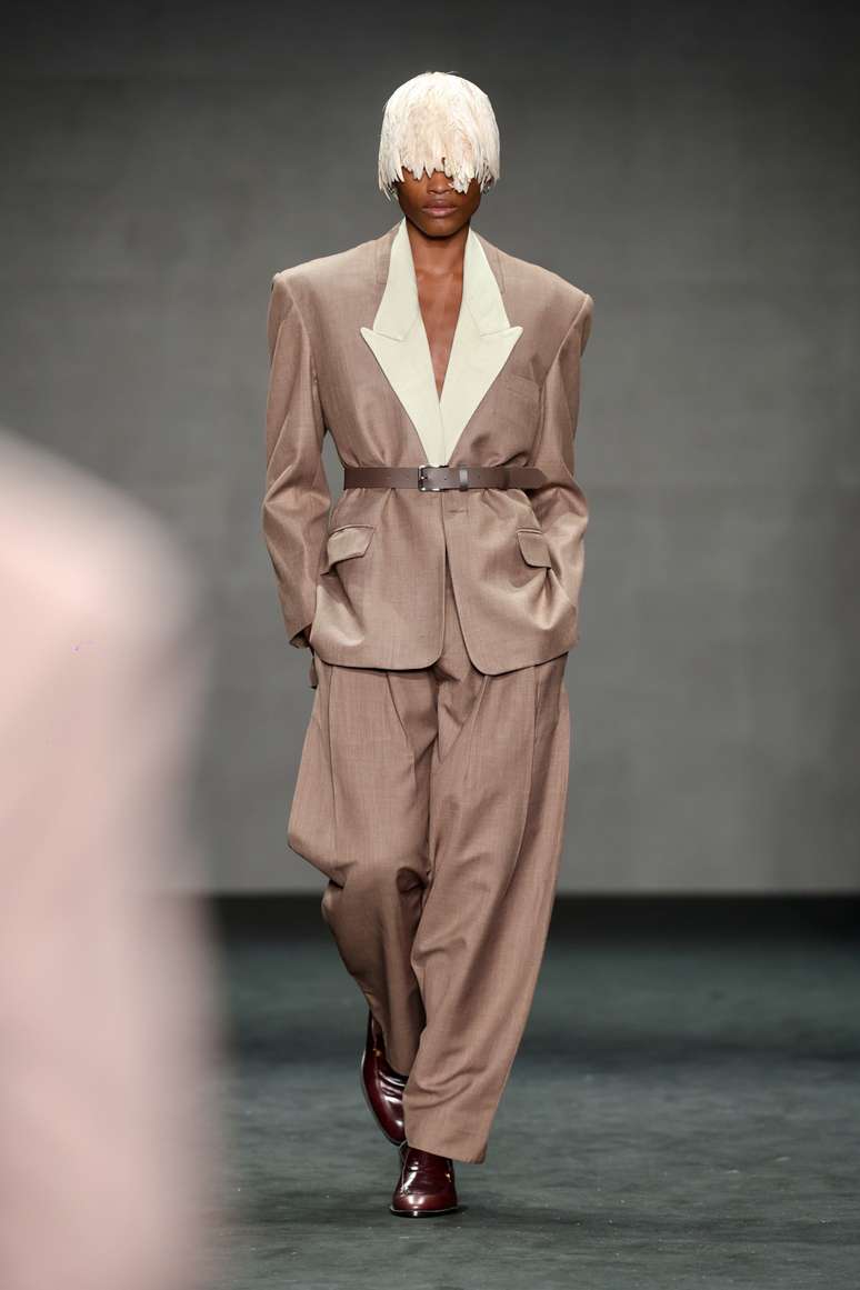 Desfile de Lucas Le&atilde;o 