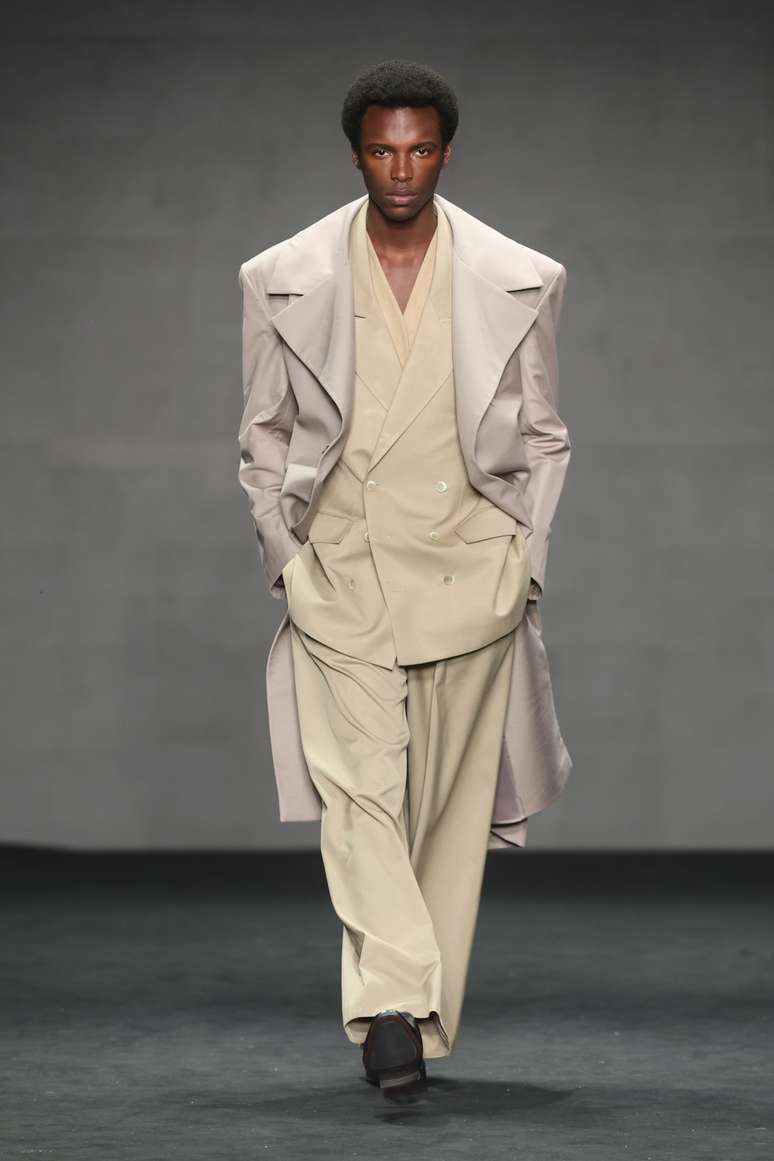 Desfile de Lucas Le&atilde;o 