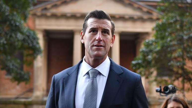 Em 2018, Roberts-Smith entrou com um processo por difama&ccedil;&atilde;o depois que partes de uma investiga&ccedil;&atilde;o do ex&eacute;rcito que o implicavam em crimes de guerra come&ccedil;aram a circular, mas ele perdeu