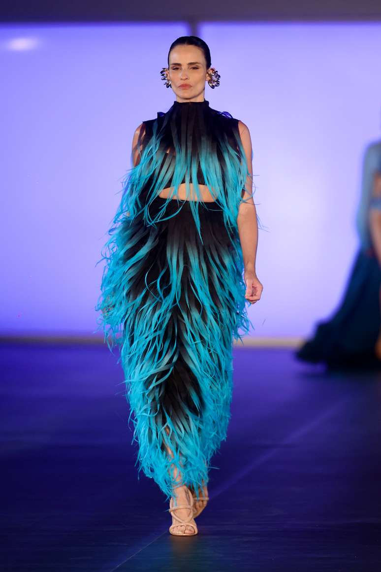 Fernanda Tavares no desfile de Lenny Niemeyer 