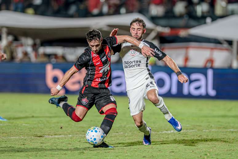 பிரேசிலிரோவின் 12வது சுற்றுக்கு செல்லுபடியாகும் கேமில், இந்த சனிக்கிழமை, 18ஆம் தேதி, சால்வடாரில், விட்டோரியா (BA) மற்றும் கொரிந்தியன்ஸ் (SP) இடையேயான போட்டியில் எறியுங்கள். சாவோ பாலோவைச் சேர்ந்த அணி, பாஹியாவின் சிவப்பு-கருப்பு அணிக்கு எதிராக ஒரு நல்ல சாதனையைப் பதிவுசெய்து, அதன் தோற்கடிக்கப்படாத சாதனையைத் தக்கவைத்துக் கொண்டிருக்கிறது. 