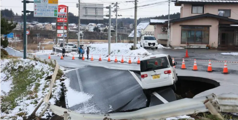 Um forte terremoto de magnitude 7,5 atingiu o nordeste do Jap&atilde;o em dezembro de 2025
