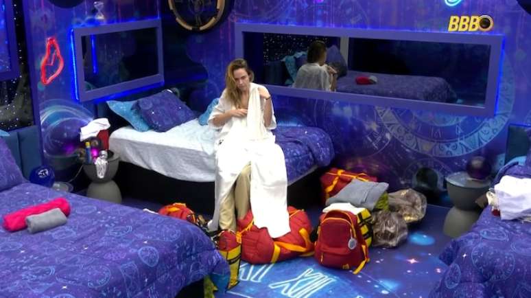 Ana Paula mostra look que pretende usar na final do BBB 26.;