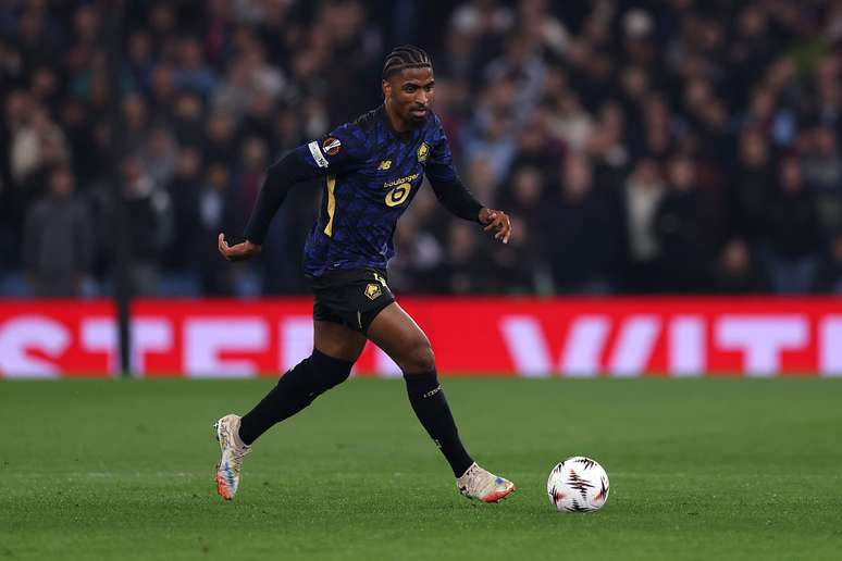 BIRMINGHAM, ENGLAND &ndash; MARCH 19: Alexsandro of LOSC Lille runs with the ball during the UEFA Europa League 2025/26 Round of 16 Second Leg match between Aston Villa FC and Lille OSC at Villa Park on March 19, 2026 in Birmingham, England. (Photo by Kate McShane/Getty Images)