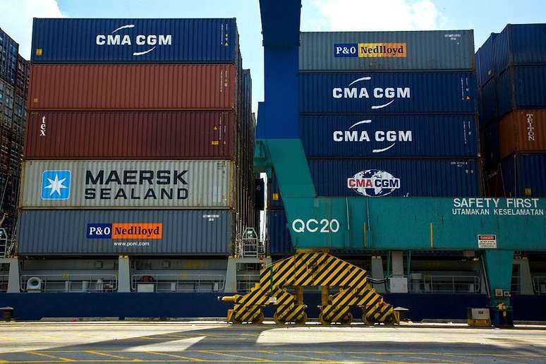 Cerca de 25% do com&eacute;rcio mundial de autom&oacute;veis passam pelo Estreito de Malaca