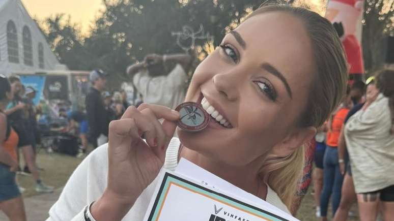 Mara Fl&aacute;via comemora conclus&atilde;o de prova em 2024 - 