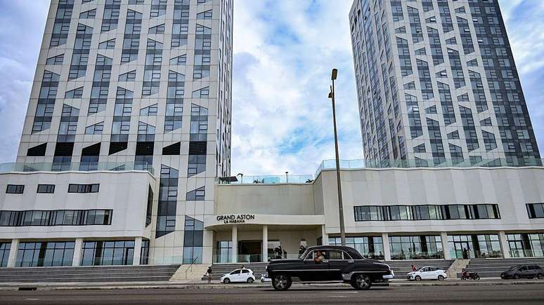 O hotel Grand Aston Havana, inaugurado em 2022, com cerca de 600 apartamentos, no bairro do Vedado, no centro da capital. Ele pertence ao grupo Gaviota, que faz parte da Gaesa