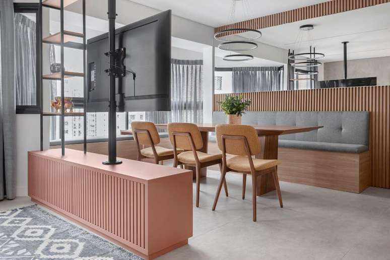 Integra&ccedil;&atilde;o, boa circula&ccedil;&atilde;o, ilumina&ccedil;&atilde;o e cores contribuem para a sensa&ccedil;&atilde;o de amplitude dos ambientes Projeto: Mariana Bamont Arquitetura |