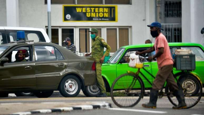 Durante anos, as remessas de dinheiro enviadas do exterior para Cuba atrav&eacute;s da americana Western Union foram canalizadas pela empresa Fincimex, controlada pela Gaesa (na foto, a sucursal da Western Union em Havana)