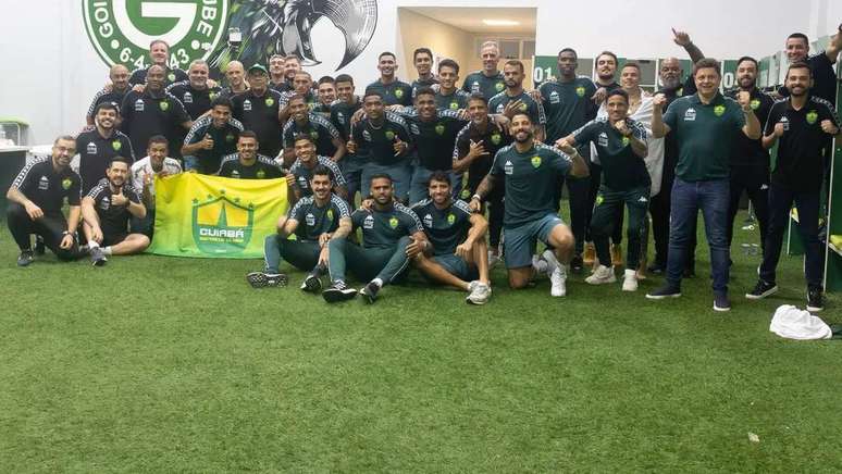 Grupo do Cuiab&aacute; festeja ap&oacute;s vit&oacute;ria 