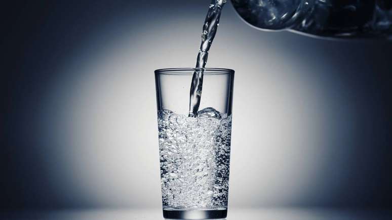 &Aacute;gua pode ajuda a melhorar os sintomas &ndash; depositphotos.com / soleg