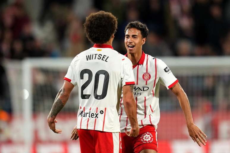 Vitor Reis comemora vit&oacute;ria do Girona com Axel Witsel 