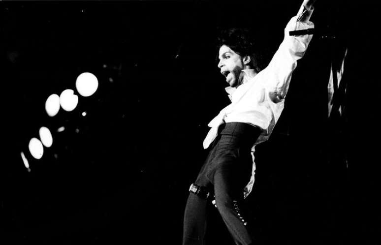Prince durante seu show no Rock In Rio II, em 1991, no Rio de Janeiro.