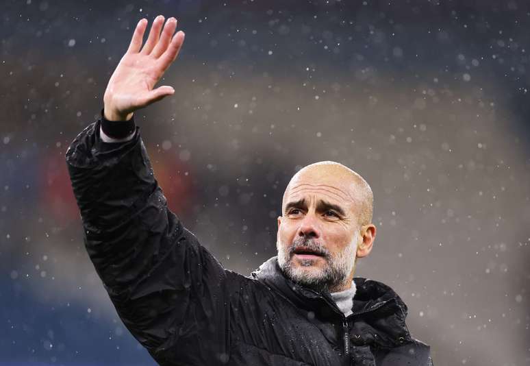 Pep Guardiola, t&eacute;cnico do Manchester City, que est&aacute; sendo mencionado para o cargo de treinador da sele&ccedil;&atilde;o da It&aacute;lia, tem contrato com o clube ingl&ecirc;s at&eacute; 2027. (Photo by Dan Mullan/Getty Images)