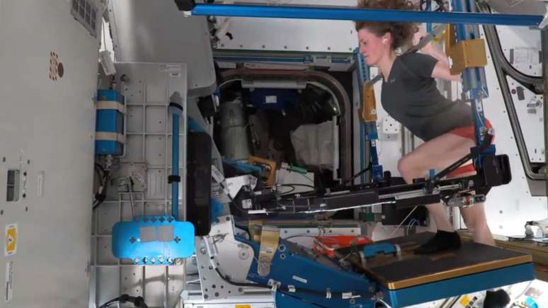 వ్యోమగాములు చంద్రుని మిషన్ల కోసం వారి శరీరాలు మరియు మనస్సులకు ఎలా శిక్షణ ఇస్తారో మరియు మైక్రోగ్రావిటీకి బలం, ఓర్పు మరియు అనుసరణ ఎందుకు అవసరమో అర్థం చేసుకోండి