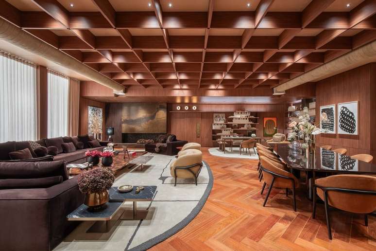 Os tons terrosos refor&ccedil;am uma arquitetura mais conectada &agrave; natureza, que equilibra est&eacute;tica e sensa&ccedil;&otilde;es para criar ambientes acolhedores Projeto: Denise Barretto |