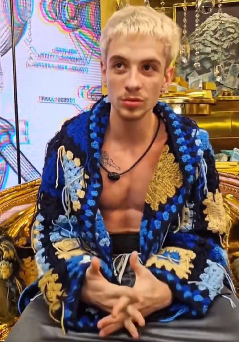 O casaco de Marina Sena que Juliano Floss levou para o BBB foi feito em 15 dias e custa R$ 2 mil