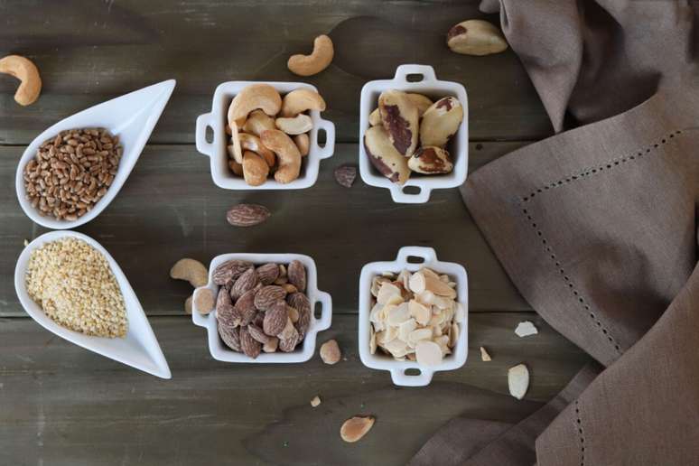 எண்ணெய் வித்துக்கள் மற்றும் விதைகள் நல்ல கொழுப்புகளின் ஆதாரங்கள் மற்றும் இரத்த நாளங்களின் ஆரோக்கியத்தை பராமரிக்க உதவுகின்றன 